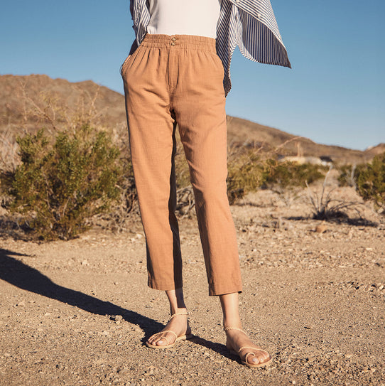Meet Elle: the relaxed, perfectly versatile spring pant.