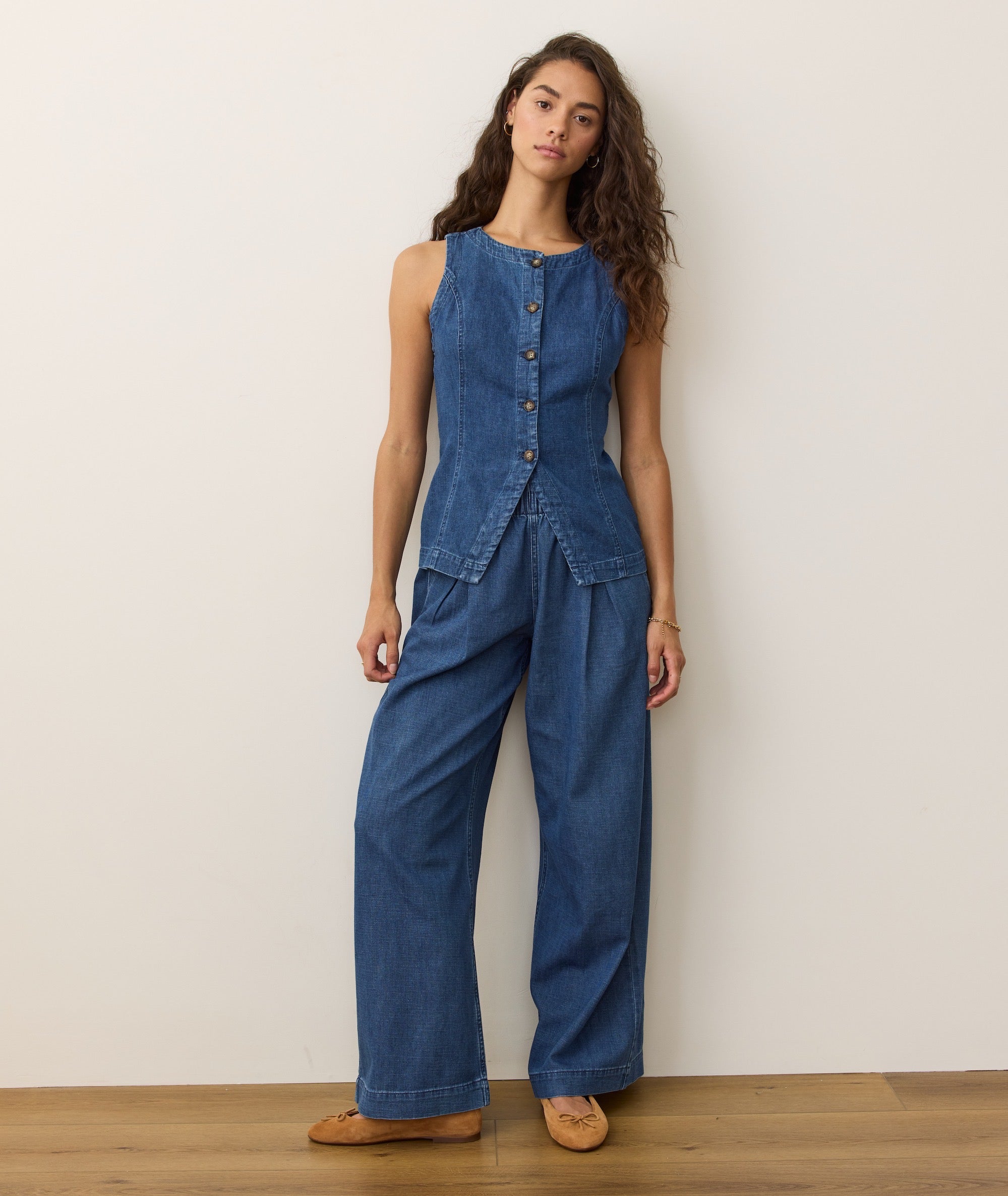 Marine Layer Allison Pleated Wide Leg Denim Trouser - Medium Wash / L Marine Layer Allison Pleated Wide Leg Denim Trouser - Medium Wash / L