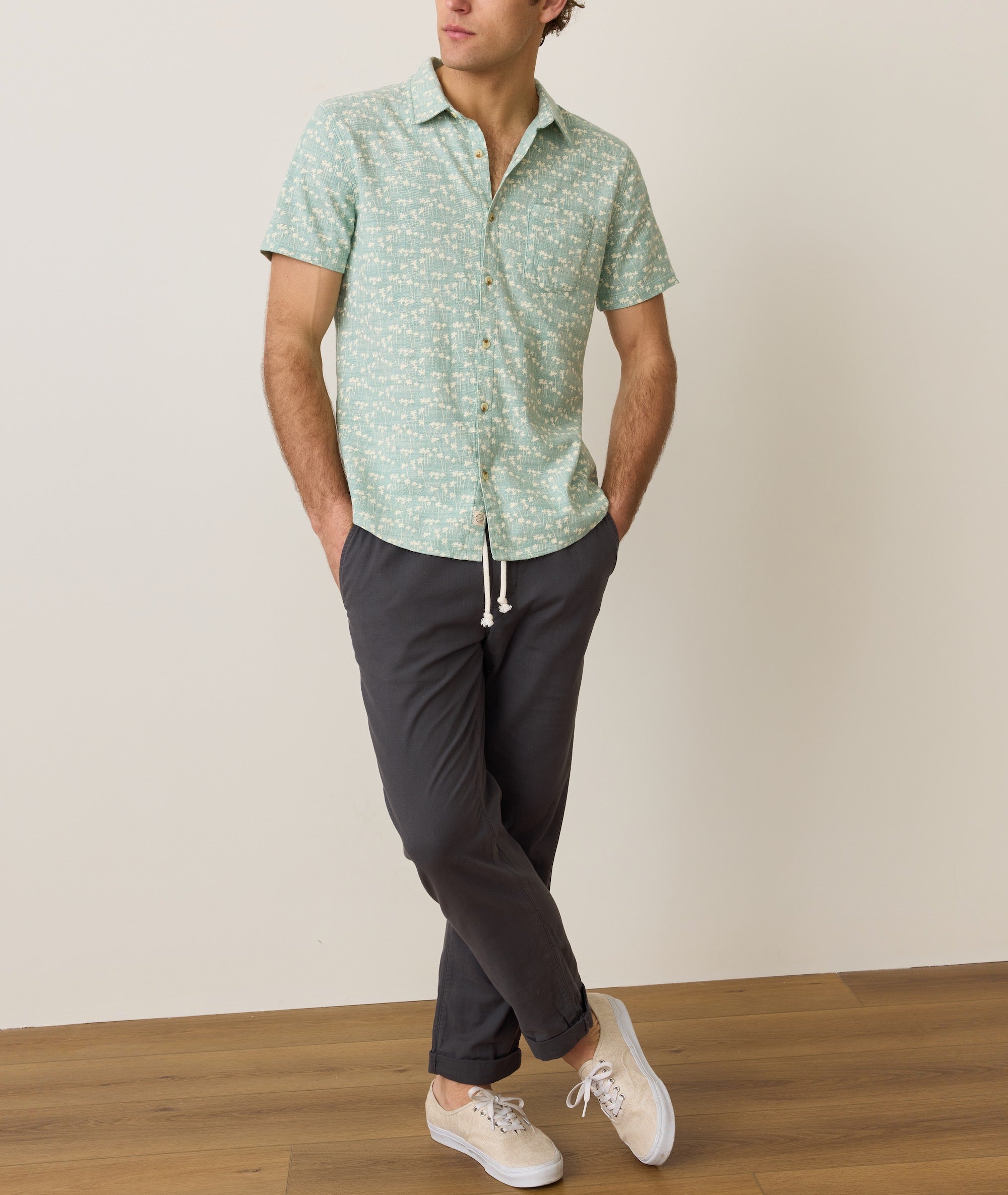 Marine Layer Men's Classic Stretch Selvage Short Sleeve Shirt in Green Palm Print, Size S Marine Layer Men's Classic Stretch Selvage Short Sleeve Shirt in Green Palm Print, Size S